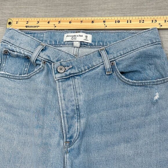 Abercrombie & Fitch The Dad High Rise Criss-Cross Waistband Jeans in Light Wash - Picture 10 of 15